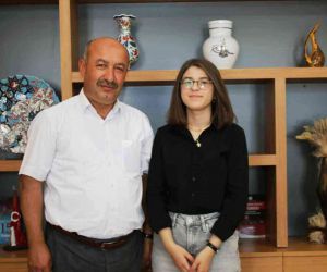 Müdür Başyiğit, YKS Türkiye 32’ncisi Zeynep Mert’i tebrik etti