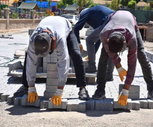 Siirt’te mahallelerde kilitli parke taşı döşeme ve kaldırım yenileme çalışmaları başladı