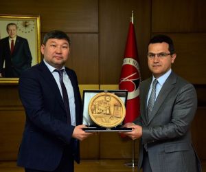 Kazakistan Nur-Mübarek Mısır İslam Medeniyeti Üniversitesi’nden Rektör Topal’a ziyaret