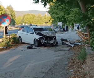 Piknik yapan aileye araba çarptı 1 ölü 3 yaralı