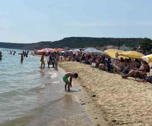 Saros’a tatilci akını, köyün nüfusu ilçeyi geçti