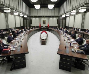 Cumhurbaşkanlığı Kabinesi, Cumhurbaşkanı Recep Tayyip Erdoğan başkanlığında toplandı.  Toplantı saat 15.20’de başladı.