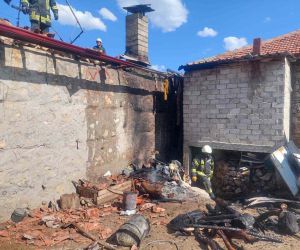 Karaman’da duvar dibine bırakılan soba kovasından yangın çıktı