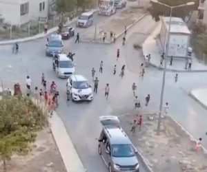 Nusaybin’de dünyaevine giren damat, tırını gelin arabası yaptı