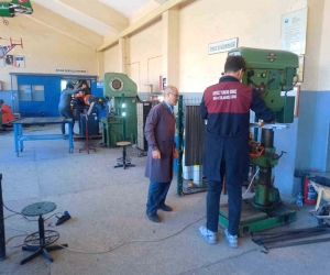 Gediz’de meslek lisesi öğrencilerinden durak üretimi