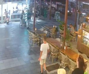 Alkollü turist motosikleti ile kuyumcu dükkanına daldı, ardından korkup kaçtı