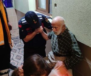 Türkeli’de mantar toplamak için gittiği ormanda kaybolan yaşlı adam bulundu