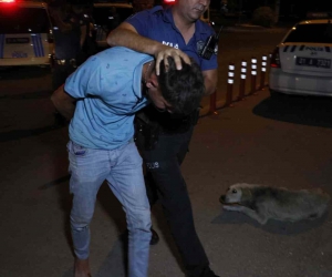 Polisin ihtarlarına uymayıp çalıntı motosikletle 15 kilometre kaçıp ortalığı birbirine kattılar