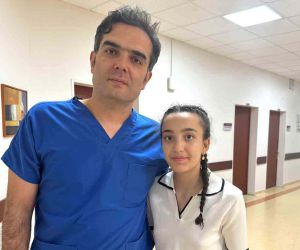 12 yaşındaki Azra, Selçuk Tıp’ta sağlığına kavuştu