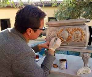 Osmanlı döneminden kalma çini soba Sıdıka Erke Etnografya Müzesi’nde restore ediliyor