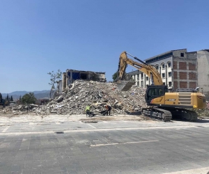 İş hanı sakinlerinden, mahkeme süreci devam eden binamızı yıktılar tepkisi
