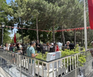 15 Temmuz Şehidi Ömer Halisdemir’in kabrine ziyaretçi akını