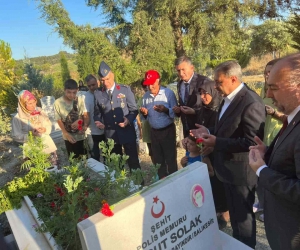 15 Temmuz şehidi Turgut Solak’ın kabrine ziyaret