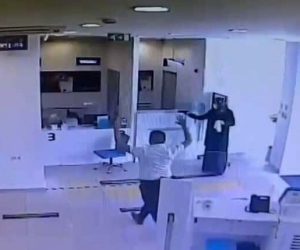 Bahçelievler’de film gibi soygun kamerada: Annesinin kıyafetleriyle kadın kılığına girip banka soydu