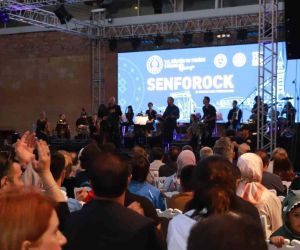 İshak Paşa Sarayı’nda binlerce kişi “Senforock” konseri ile kendinden geçti