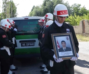 Şehit Enes Kırmızıkoç gözyaşları arasında son yolculuğuna uğurlandı
