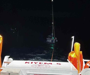 Gemiler Adası açıklarında arızalanan tekneyi KIYEM ekipleri kurtardı