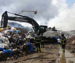 Geri dönüşüm fabrikasında 18 saattir soğutma çalışması yapılıyor