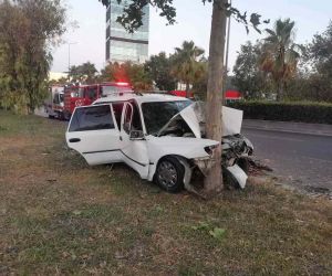 Satılık araçla ağaca çarpan sürücü hayatını kaybetti