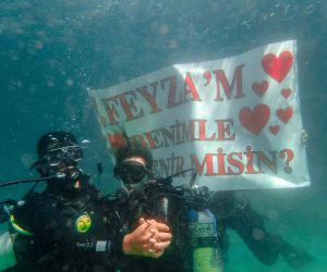 Yalova’da su altında romantik evlilik teklifi