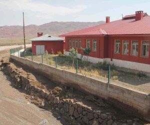 Doğubayazıt’ta sel felaketinin ardından eğitim kurumları incelendi