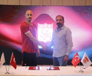 Sivasspor, kaleci Erhan Erentürk’ü kadrosuna kattı