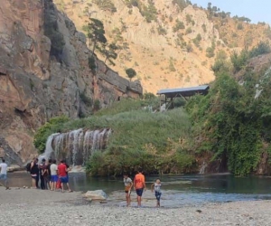 Şelalede suya giren genç boğularak hayatını kaybetti