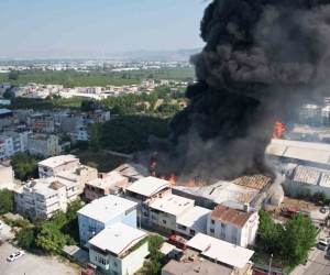 Kağıt fabrikasındaki yangının boyutu dron ile görüntülendi