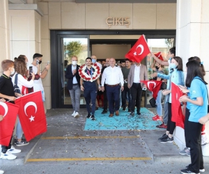 Olimpiyatlarda tarih yazan Eray Şamdan yurda döndü