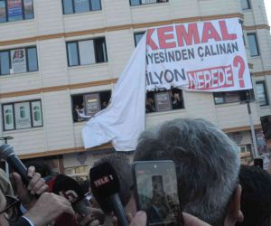 CHP Lideri Kılıçdaroğlu’na pankart şoku