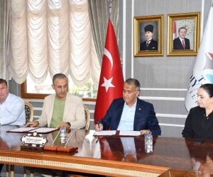 Doktordan memleketine okul ve cami