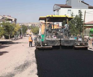Dr. Sadık Ahmet Caddesi’ne sıcak asfalt serimi yapılıyor