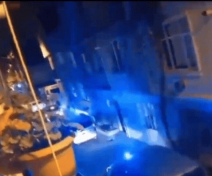 Ekipler baskın yaptı, mahalleli alkışla destek verdi
