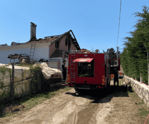 Boğazova’da yangın 2 bina alevlere teslim oldu