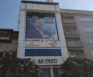 AK Parti’den istifa edip YRP’ye geçti
