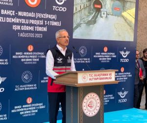 Bakan Uraloğlu, Bahçe - Nurdağı demiryolu tüneli ışık görme törenine katıldı