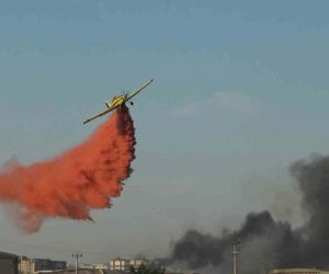 Bursa’da yanan fabrikalara 3 helikopter ve 2 uçak havadan müdahale ediyor