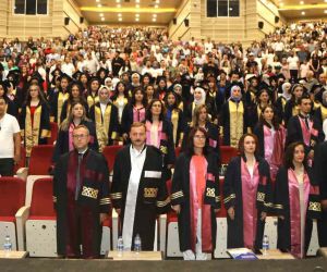 ERÜ Halil Bayraktar Sağlık Hizmetleri MYO yeni mezunlarını verdi