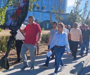 CHP Sultangazi’de tekrarlanan delege seçimini Mavi Liste adayı CHP İl Başkanlığı’nda protesto etti