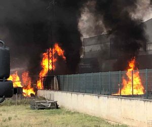Kimya fabrika yangınında fabrikanın etrafında geniş güvenlik önlemleri alındı