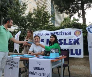 Şırnak Üniversitesi Cizre’de öğrenciler için tanıtım standı kurdu