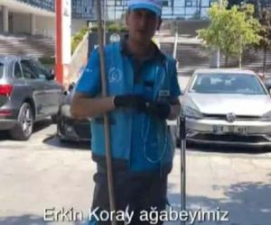 Temizlik işçileri Erkin Koray’ı anmak için klip çekti