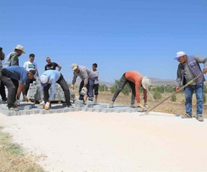 Ergani Belediyesi kilitli parke çalışmalarına başladı