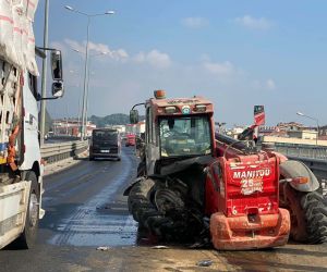 Antalya’da köprülü kavşakta zincirleme kaza: 2 turist yaralandı