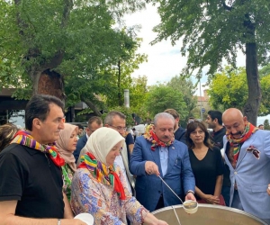 TBMM Eski Başkanı Mustafa Şentop yörüklere aşure dağıttı!