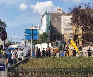 Beşiktaş’ta restorasyon yapılan binadaki çökme