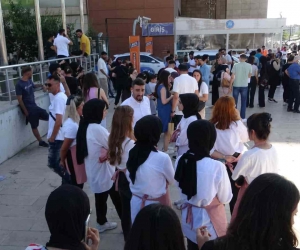Malatya’da iki depremin ardından vatandaşlar sokağa döküldü