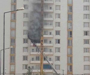 Mardin’de apartmanın 5’inci katında yangın paniği