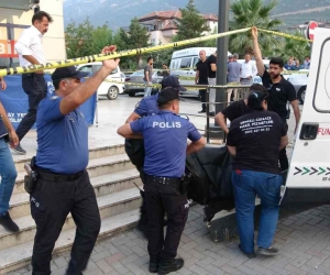 Markette kan donduran olay: Eşini silahla vuran koca intihar etti