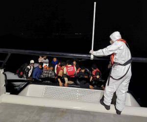 Ayvacık açıklarında Yunan unsurlarınca ölüme terk edilen 27 kaçak göçmen kurtarıldı